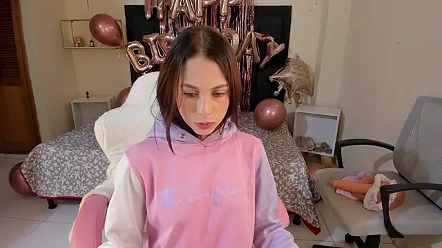 shanakendal2 online show from February 8, 2025, 7:38 pm