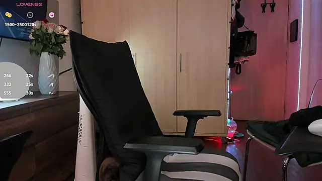 Snapshot of ariana_fitl_ chatting on January 17, 2025, 2:18 am ariana fitl online show from January 17, 2025, 2:18 am