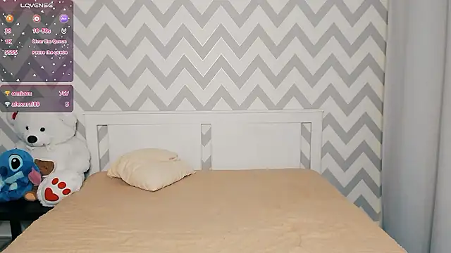 Snapshot of shaameless chatting on December 8, 2024, 10:47 pm shaameless online show from December 8, 2024, 10:47 pm