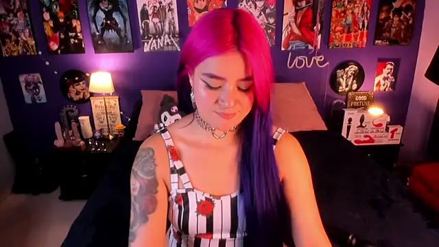 Snapshot of anne_cross chatting on October 15, 2025, 2:33 am anne cross online show from October 15, 2025, 2:33 am