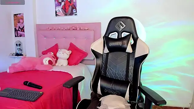 little jade online show from November 18, 2025, 10:14 pm