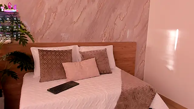 emily hunter12 online show from December 3, 2025, 12:14 pm