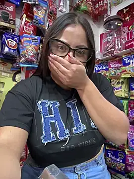 Snapshot of Sol_biglips chatting on December 19, 2024, 3:19 pm Sol biglips online show from December 19, 2024, 3:19 pm