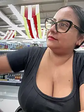 Snapshot of Sol_biglips chatting on January 31, 2025, 1:23 pm Sol biglips online show from January 31, 2025, 1:23 pm