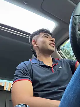 Snapshot of tom_thick chatting on October 18, 2025, 11:00 am tom thick online show from October 18, 2025, 11:00 am