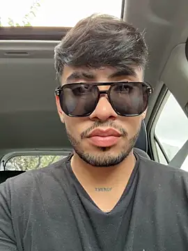 Snapshot of tom_thick chatting on November 4, 2025, 5:12 pm tom thick online show from November 4, 2025, 5:12 pm