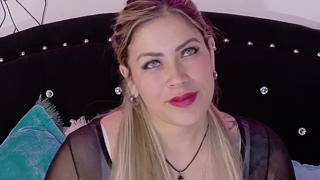 Snapshot of Natalia_Montoya chatting on September 10, 2025, 2:22 am Natalia Montoya online show from September 10, 2025, 2:22 am