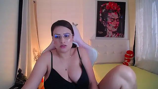 esmeraldaa230 online show from January 14, 2025, 7:53 pm