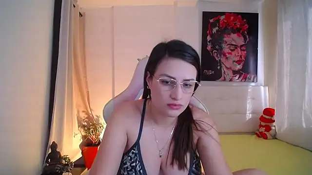 esmeraldaa230 online show from January 15, 2025, 8:26 pm