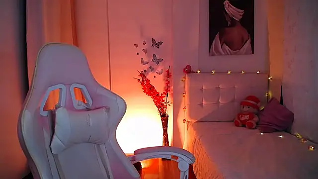 esmeraldaa230 online show from February 25, 2025, 1:28 pm