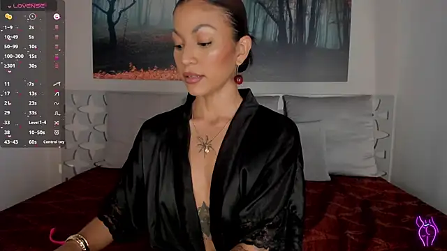 Snapshot of LunaRuso chatting on February 13, 2025, 2:34 am LunaRuso online show from February 13, 2025, 2:34 am