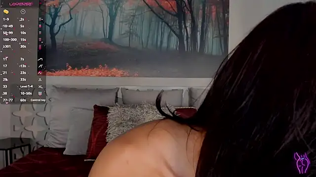 Snapshot of LunaRuso chatting on March 5, 2025, 8:10 pm LunaRuso online show from March 5, 2025, 8:10 pm