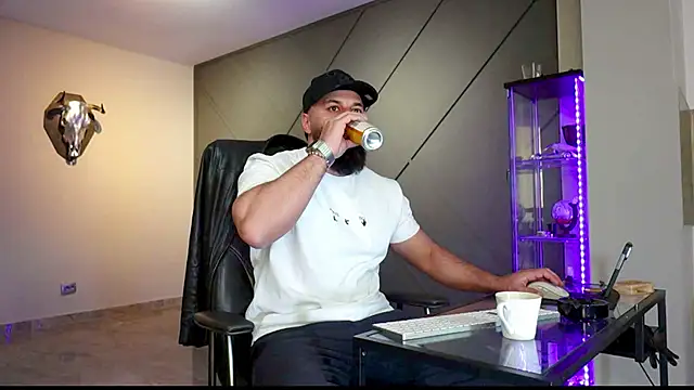 mattmasterss online show from March 20, 2025, 3:58 pm