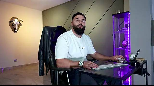 mattmasterss online show from March 21, 2025, 4:51 pm