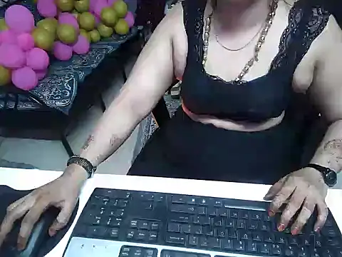 Snapshot of Arushisingh8888 chatting on December 18, 2024, 11:45 am Arushisingh8888 online show from December 18, 2024, 11:45 am