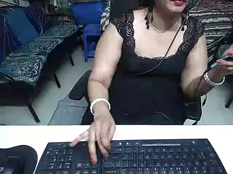 Snapshot of Arushisingh8888 chatting on March 8, 2025, 8:11 am Arushisingh8888 online show from March 8, 2025, 8:11 am
