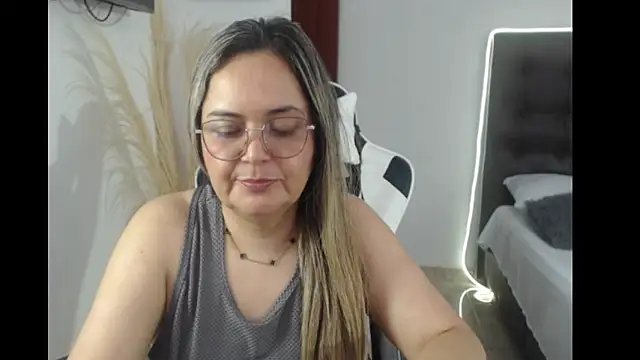 Snapshot of samy_vsn chatting on October 2, 2025, 3:52 pm samy vsn online show from October 2, 2025, 3:52 pm