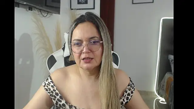 Snapshot of samy_vsn chatting on October 11, 2025, 8:07 pm samy vsn online show from October 11, 2025, 8:07 pm