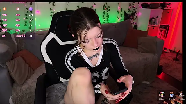 Eva-miller1 online show from November 23, 2025, 11:32 am