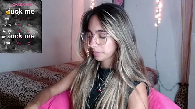 Snapshot of MitchWilson1 chatting on October 24, 2025, 12:08 am MitchWilson1 online show from October 24, 2025, 12:08 am