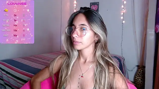 Snapshot of MitchWilson1 chatting on November 11, 2025, 10:43 pm MitchWilson1 online show from November 11, 2025, 10:43 pm