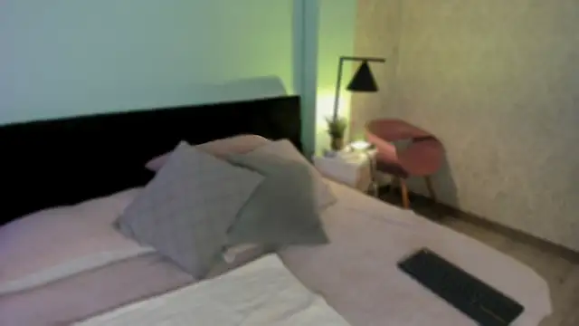 EvaaStevens online show from October 25, 2025, 12:56 pm