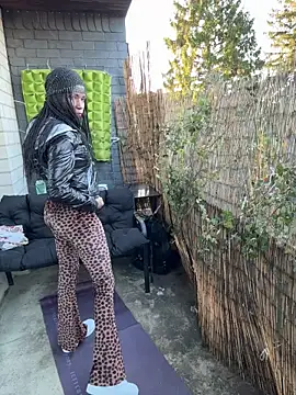 Shantel-Olivia online show from December 15, 2025, 8:40 am