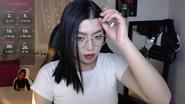 mily thomson b  online show from September 18, 2025, 11:29 pm