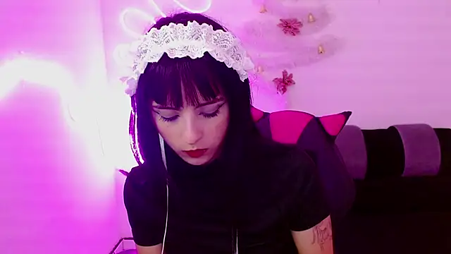 Snapshot of Kind_Scarlett chatting on December 13, 2024, 2:43 am Kind Scarlett online show from December 13, 2024, 2:43 am