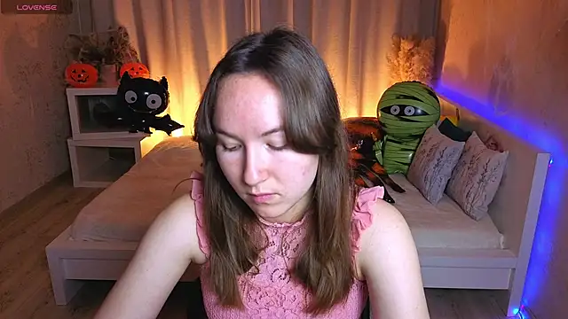 Little doll meow online show from October 24, 2025, 3:03 am