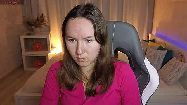 Little doll meow online show from November 11, 2025, 2:55 am