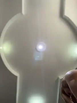 Snapshot of emiss_ chatting on November 9, 2025, 1:42 pm emiss online show from November 9, 2025, 1:42 pm