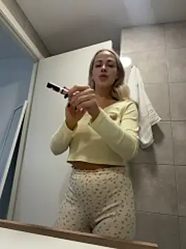 Snapshot of streetdoll chatting on November 29, 2025, 8:39 am streetdoll online show from November 29, 2025, 8:39 am