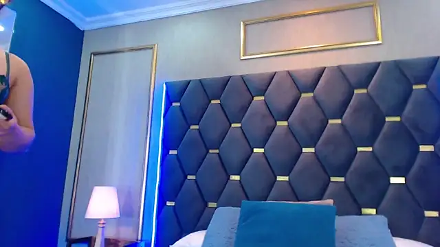 ThaniaJones online show from November 28, 2025, 12:08 pm