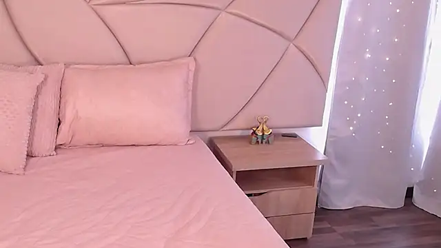 Snapshot of ValleryC chatting on September 19, 2025, 1:34 pm ValleryC online show from September 19, 2025, 1:34 pm