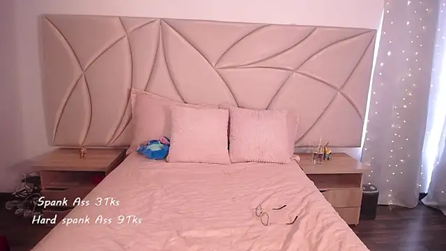 Snapshot of ValleryC chatting on November 4, 2025, 8:41 pm ValleryC online show from November 4, 2025, 8:41 pm