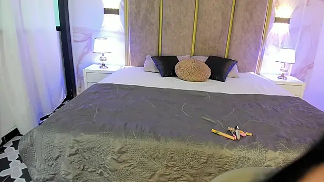 PaulinaDuarte online show from November 10, 2025, 11:42 am