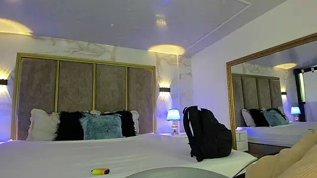 PaulinaDuarte online show from December 2, 2025, 11:37 am