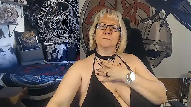 Snapshot of TittenMichelle chatting on March 18, 2025, 12:36 pm TittenMichelle online show from March 18, 2025, 12:36 pm