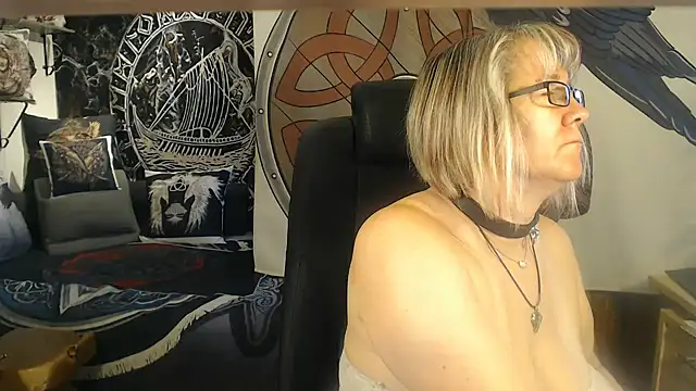 Snapshot of TittenMichelle chatting on September 19, 2025, 6:59 am TittenMichelle online show from September 19, 2025, 6:59 am