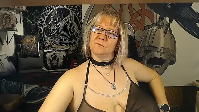 Snapshot of TittenMichelle chatting on November 21, 2025, 7:23 pm TittenMichelle online show from November 21, 2025, 7:23 pm