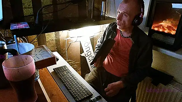 Snapshot of BongChannel chatting on December 31, 2024, 9:50 pm BongChannel online show from December 31, 2024, 9:50 pm