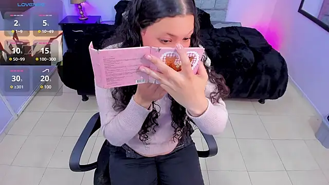 Lana stone  online show from January 19, 2025, 7:46 am