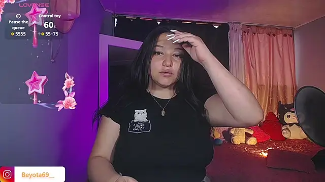 Snapshot of Kym_Owens chatting on October 26, 2025, 10:36 pm Kym Owens online show from October 26, 2025, 10:36 pm