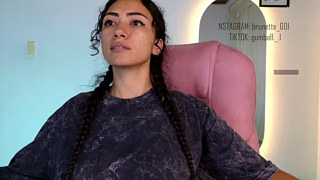 paula brunette online show from December 3, 2025, 4:42 am