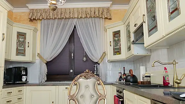 Snapshot of TUNDEROSE1 chatting on February 11, 2025, 4:44 am TUNDEROSE1 online show from February 11, 2025, 4:44 am