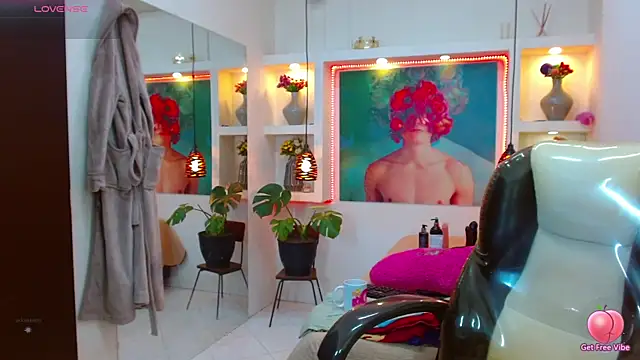 lorenapinto online show from November 5, 2025, 2:33 am