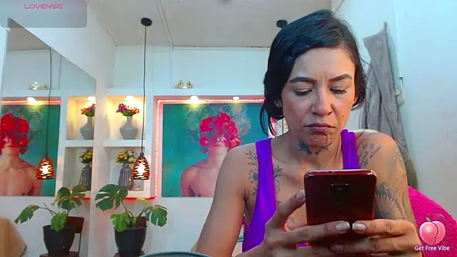 lorenapinto online show from November 7, 2025, 4:34 am