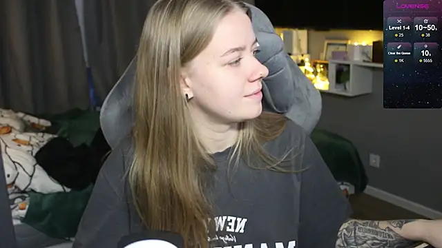 Snapshot of candy_maggie chatting on December 16, 2024, 1:22 pm candy maggie online show from December 16, 2024, 1:22 pm