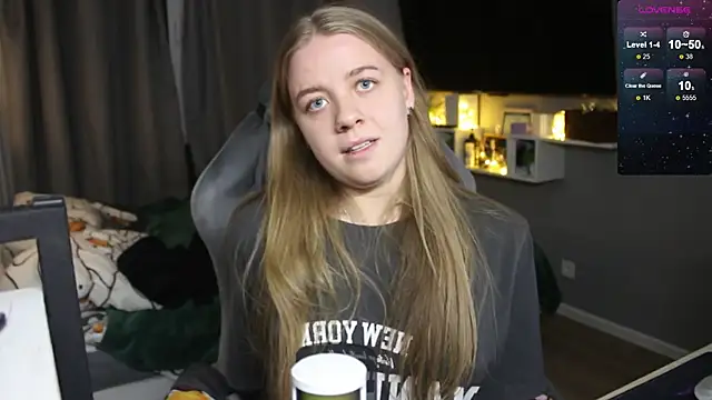 Snapshot of candy_maggie chatting on December 16, 2024, 4:27 pm candy maggie online show from December 16, 2024, 4:27 pm